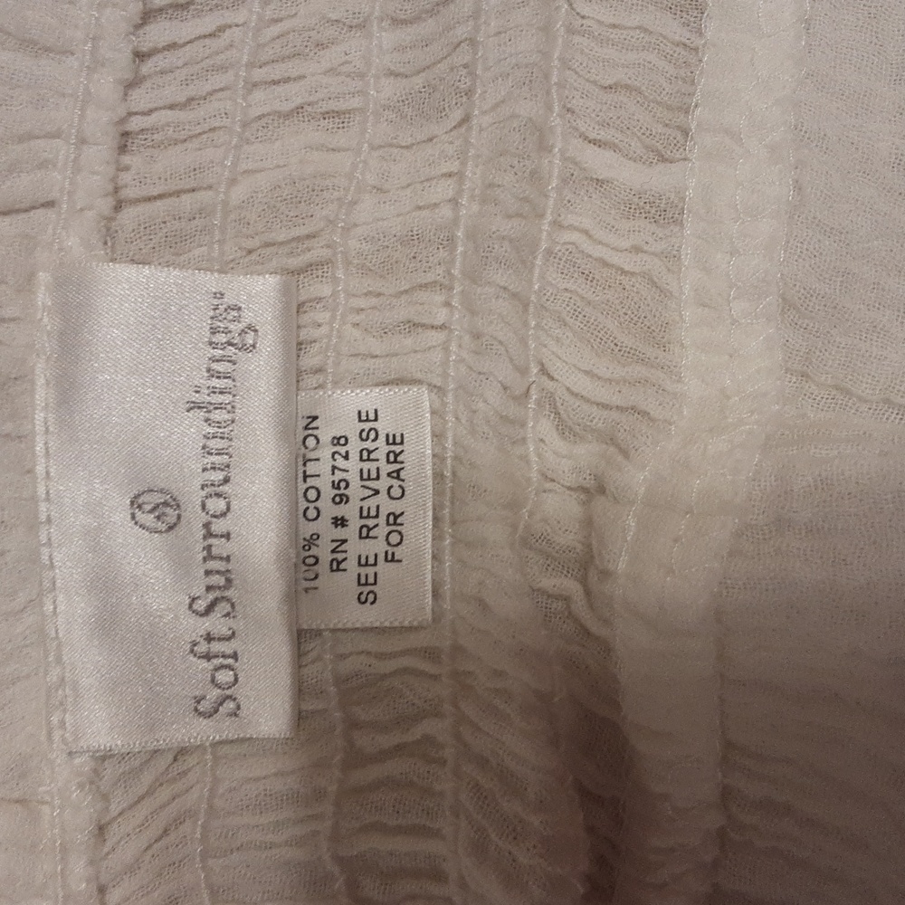 SOFT SURROUNDINGS - WHITE Front Tie Keyhole Style Tank - Size 17" Wide (L) - Picture 4 of 8
